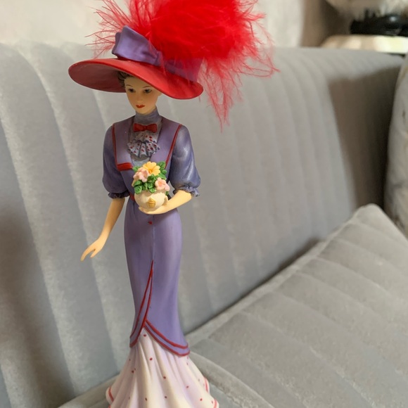 Thomas Kinkade Portraits of Style and Grace Collection - Picture 6 of 7